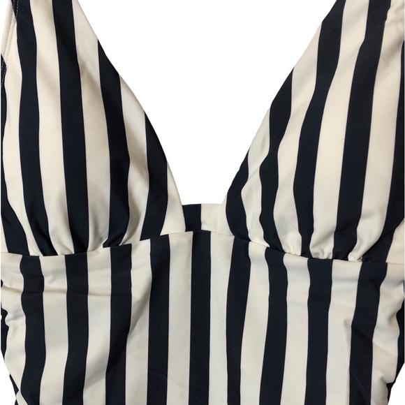 Swimsuit - Picture 3 of 9